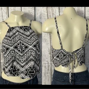 💎2/$22~Express Geometric Tie Back Handkerchief Crop Top NWOT~XS